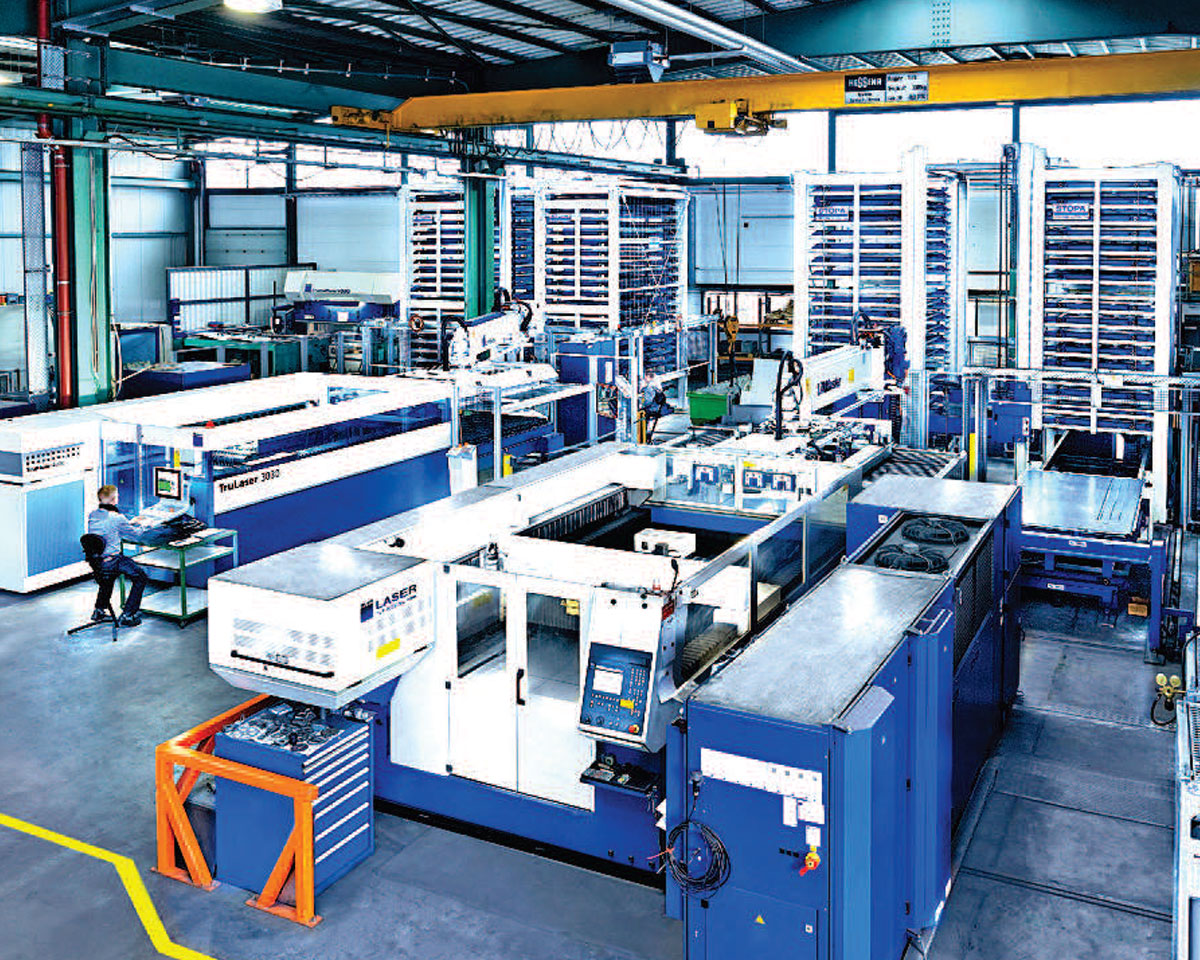 Picture: STOPA FLEX, The front loading and unloading station of the storage system is equipped with an upper and lower carriage and the automatic loading and unloading device LiftMaster