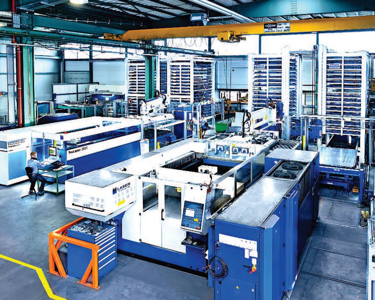 Picture: STOPA FLEX, The front loading and unloading station of the storage system is equipped with an upper and lower carriage and the automatic loading and unloading device LiftMaster