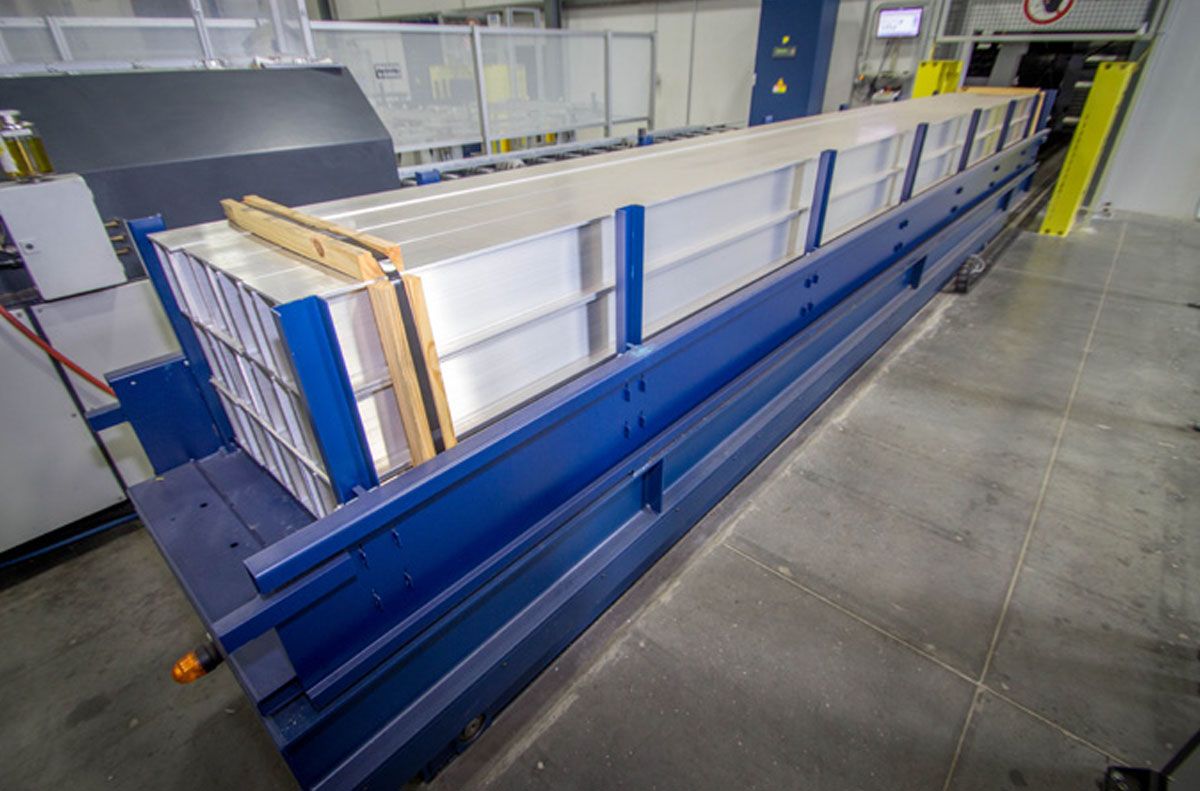 Picture: The cassettes, which are 830 x 600 x 6,626 millimeters (W x H x D) in size and designed for a maximum payload of 1,500 kilograms each, serve as load carriers.